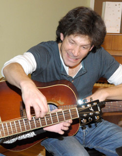 Unser Gitarren- und Bass-Lehrer Stefan Schuricht gibt Bass- und Gitarren-Unterricht